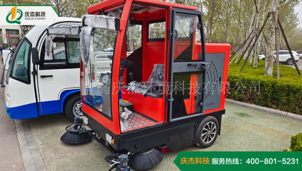 電動(dòng)掃地車毛刷多長(zhǎng)時(shí)間更換一次？